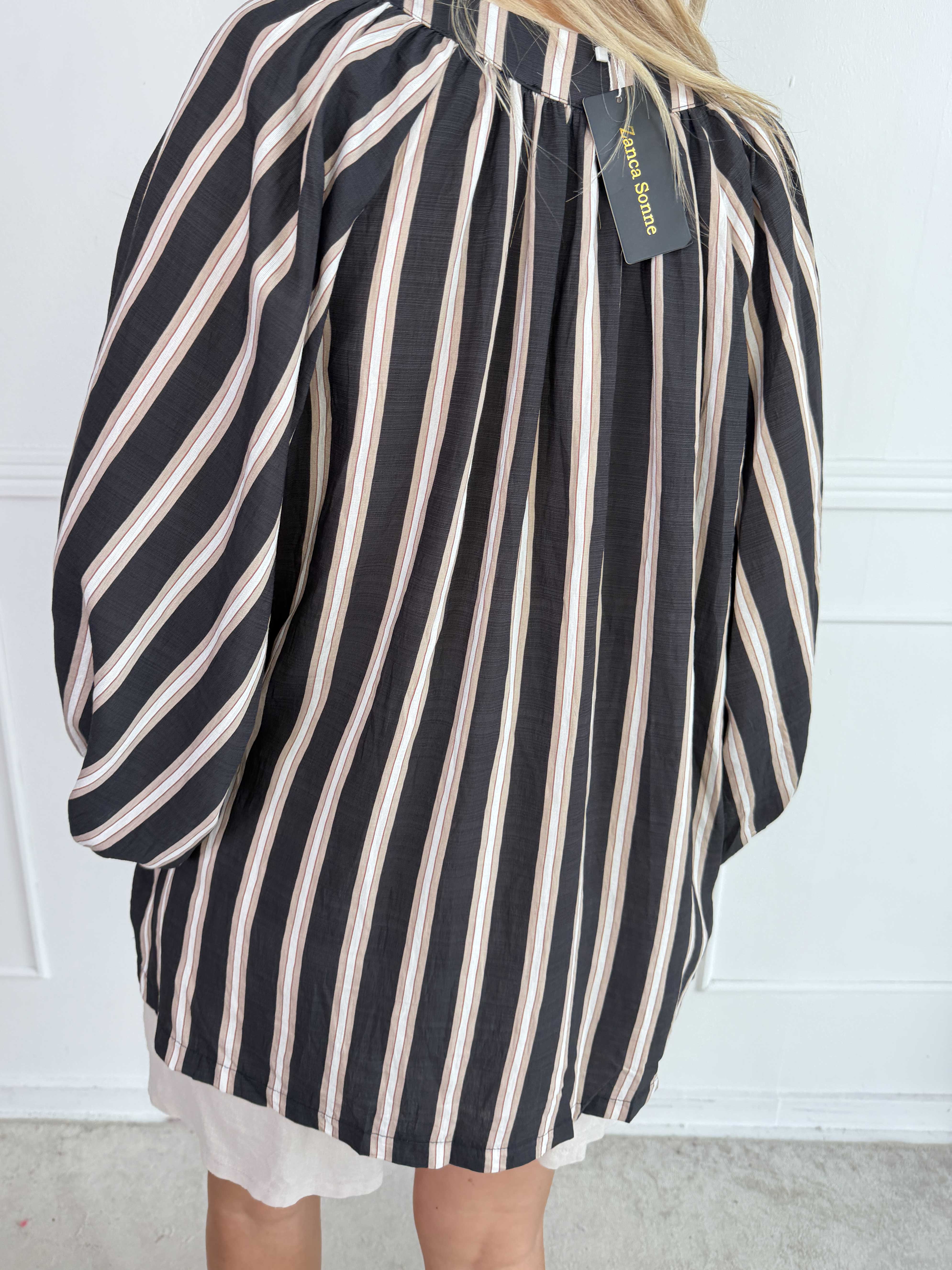 Amidala Shirt - Randig plus size tunika i en lätt viskosblandning med vackra ballongärmar